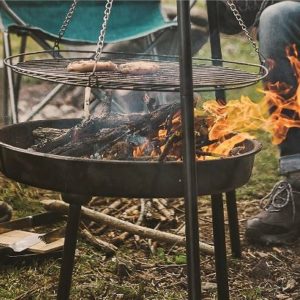 Easy Camp Camp Fire Tripod Deluxe sausages cooking